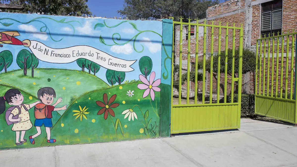 El preescolar Francisco Eduardo Tres Guerras de San Pedro Ahuacatlán, solicita cobro de